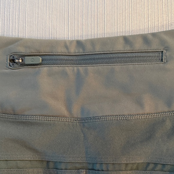 Lululemon Speed Up High Rise Women's Olive Green 2.5” Shorts Size Medium - Picture 3 of 5